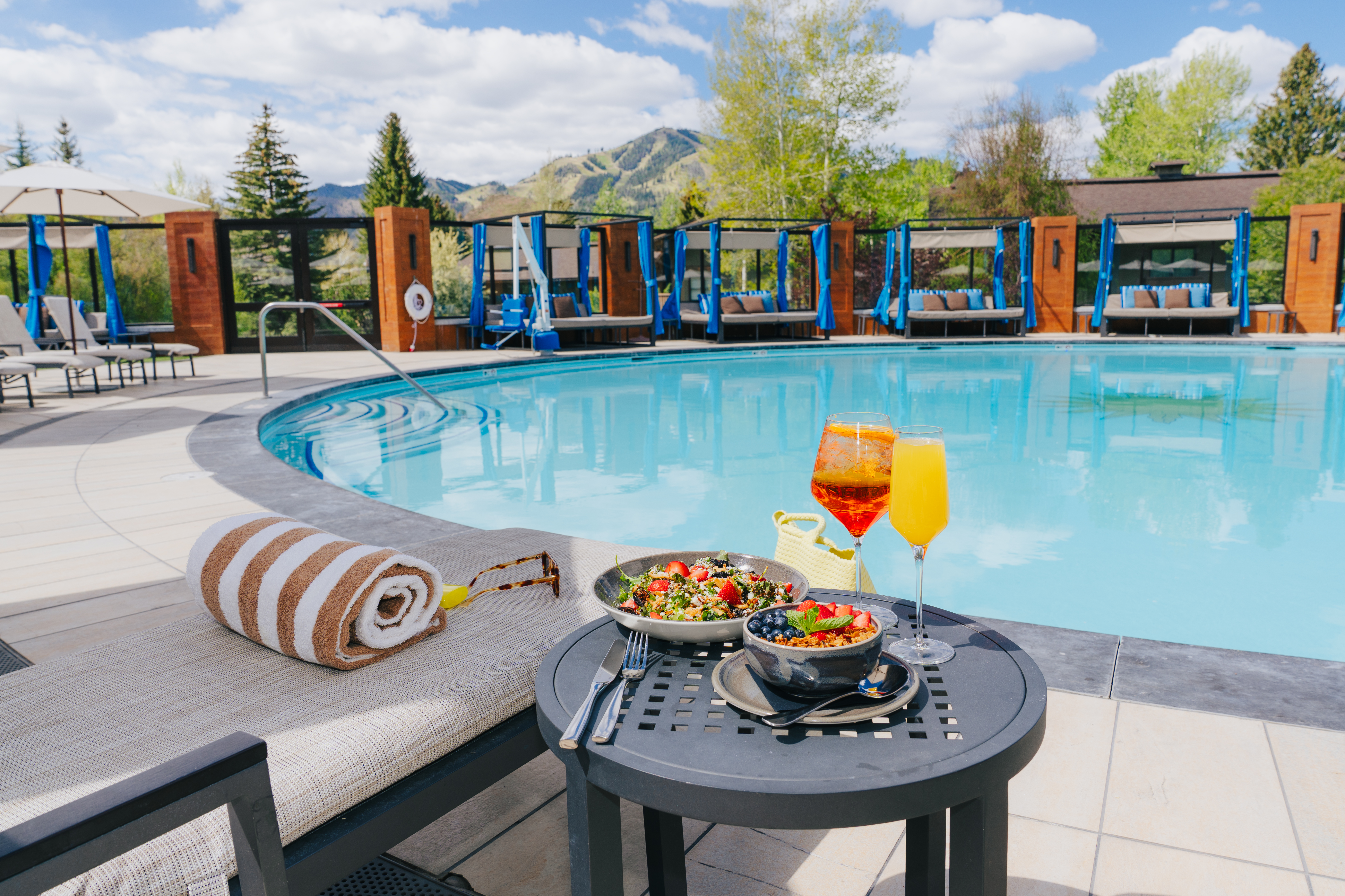svr_summer_lodge_pool_food_-_beverage_05-20-26_a7401317-v2-1